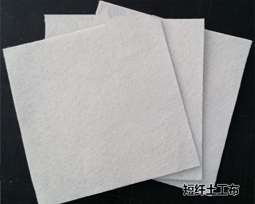 短(duǎn)絲土工(gong)布